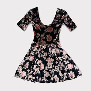 Urban Outfitters Kimchi Blue Dark Floral Velvet Fit and Flare Skater Dress Sz XS